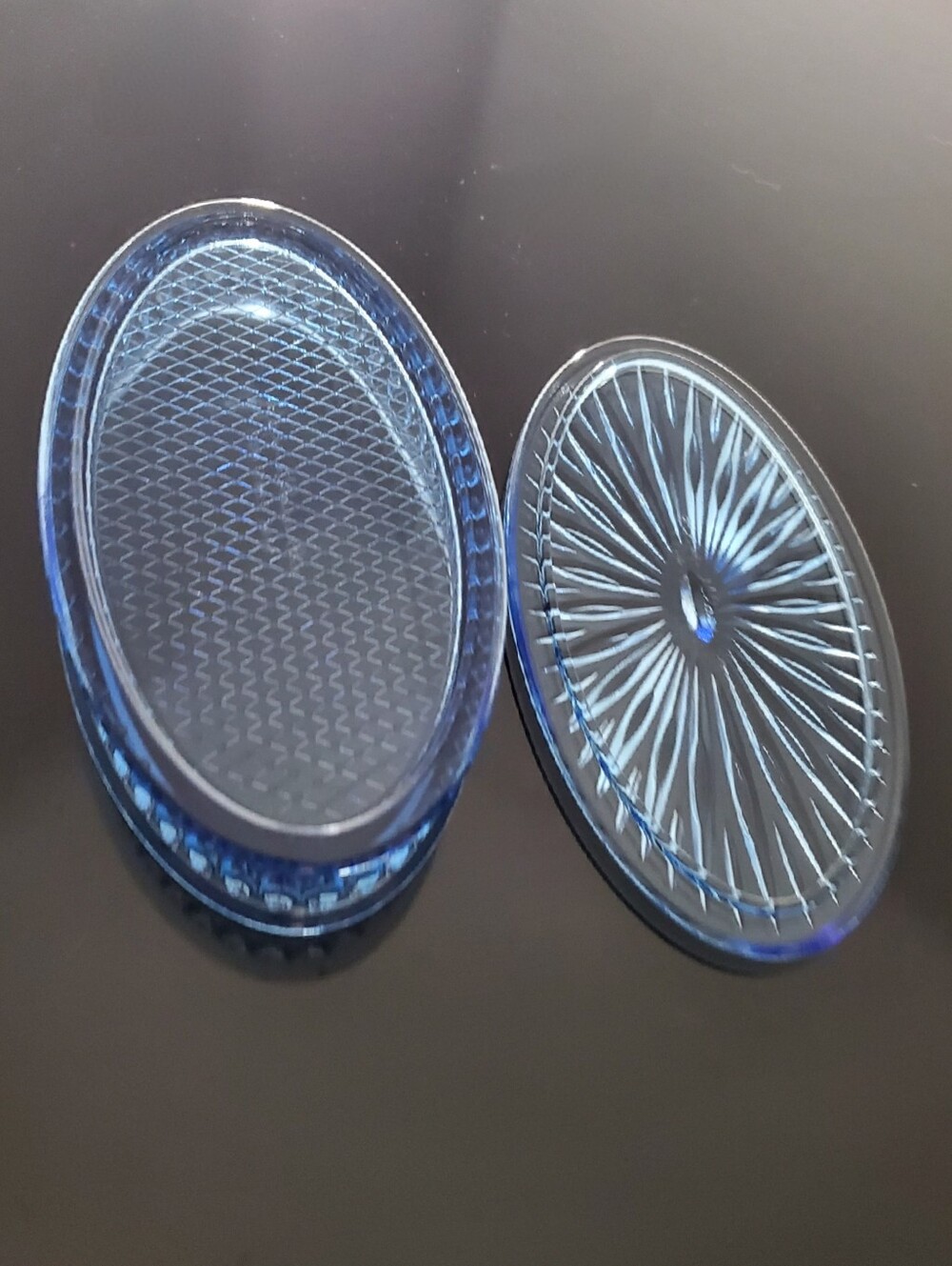 7 1/4" x 4" Oval Exquisitely Detailed Blue Glass Trinket Box With Lid 2011 - Picture 7 of 15